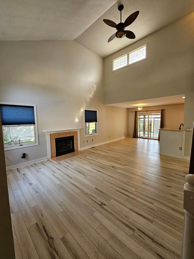 Building Photo - 3 bed, 2 bath, Mishawaka