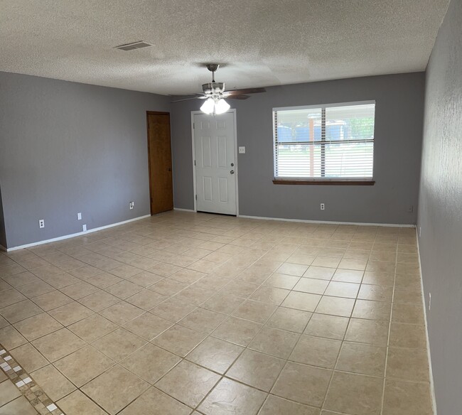 Building Photo - 418 4th St