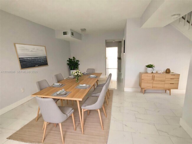 Foto del edificio - 7211 W 24th Ave
