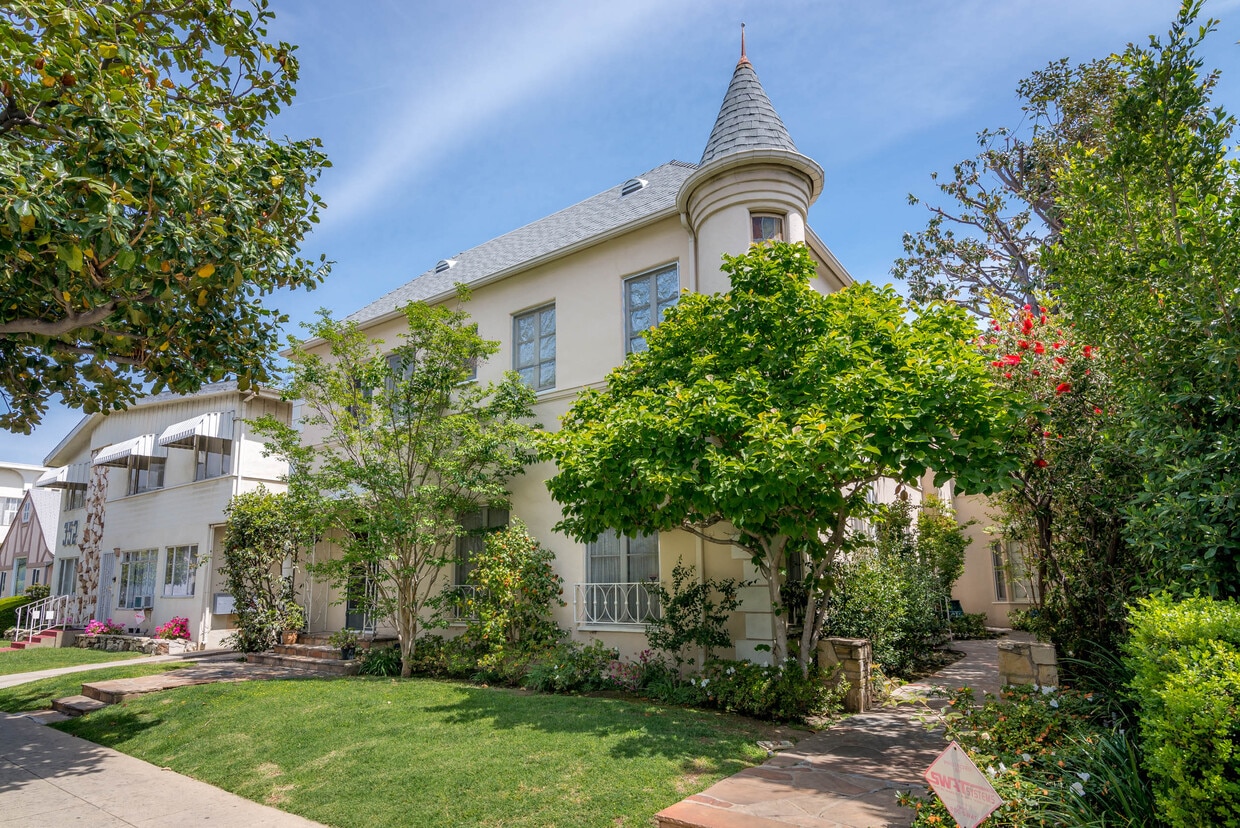 Primary Photo - 358 S DOHENY Dr