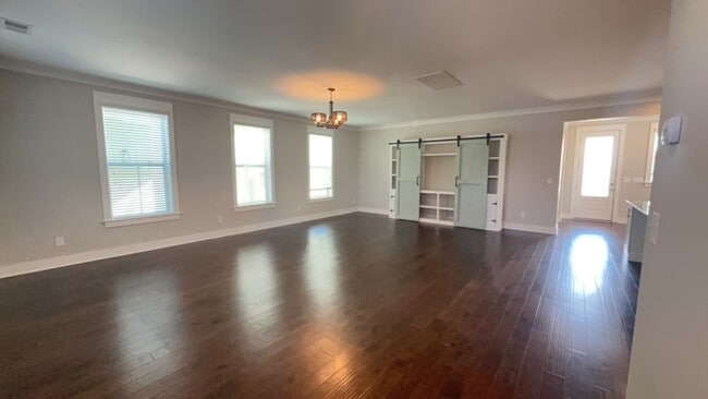 Building Photo - Beautiful Home in Summers Corner