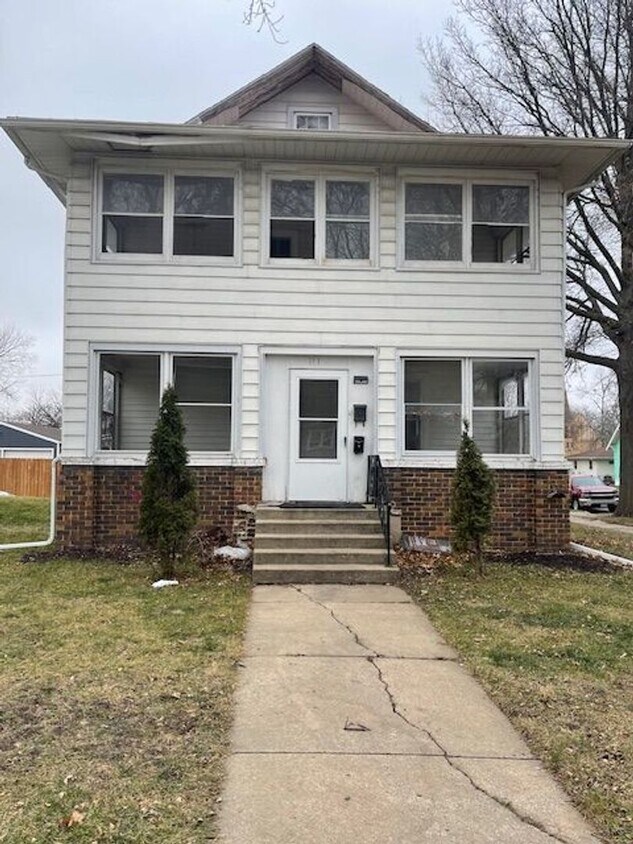 111 8th St NW Unit 2, Austin, MN 55912 Room for Rent in Austin, MN