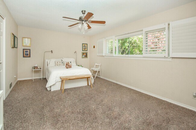 Foto del edificio - 4824 Harvest Hill Rd