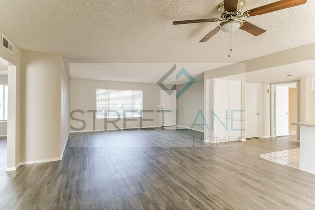 Building Photo - REDUCED!