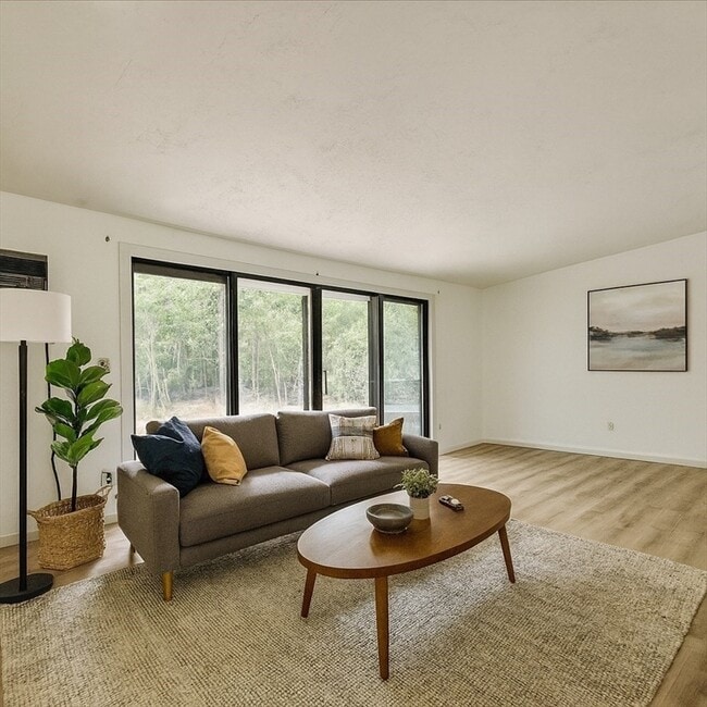 Building Photo - 19 Muriel Rd