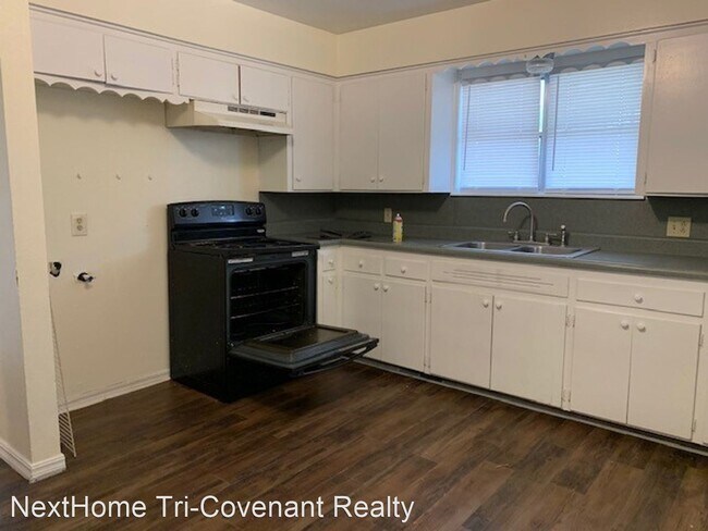 Building Photo - 3 br, 1.5 bath House - 4515 NW Cheyenne