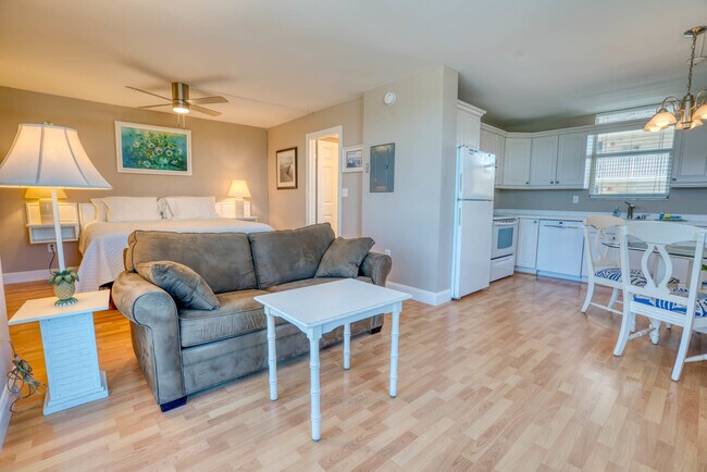 Building Photo - 5800 Bonita Beach Rd SW