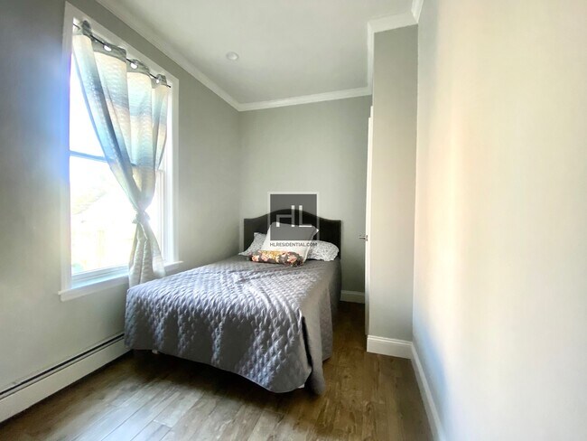 Building Photo - 51 AVENUE