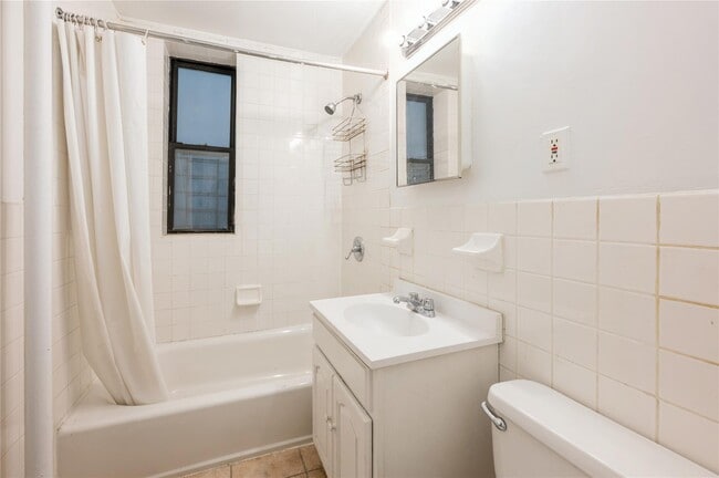 Building Photo - 424 W 146th St