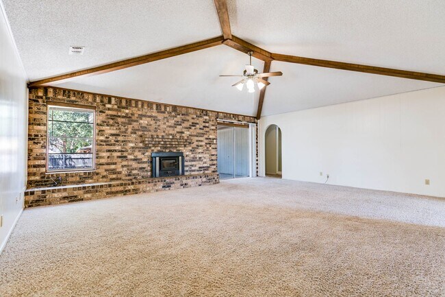 Foto del edificio - PAY NO SECURITY DEPOSIT! Spacious 3-bedroom, 2 bath home in COLLEGE HILLS AVAILABLE NOW!