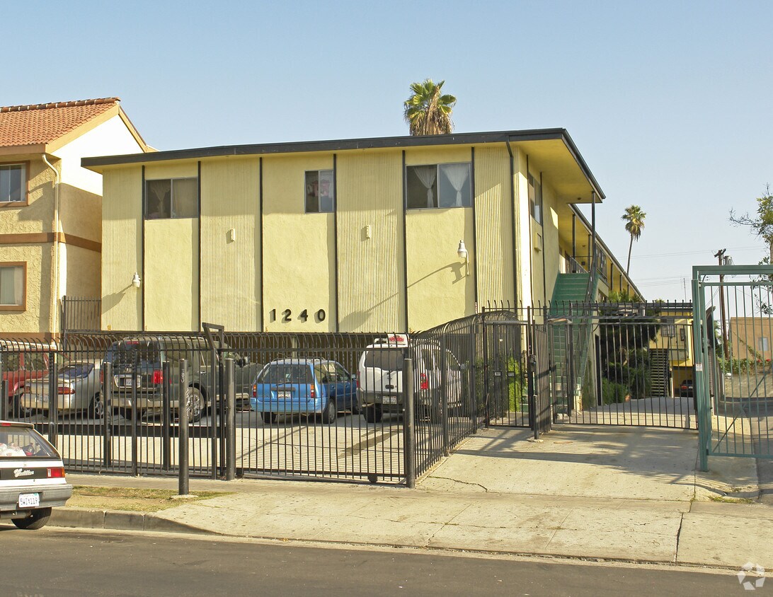 Primary Photo - 1240 S Norton Ave