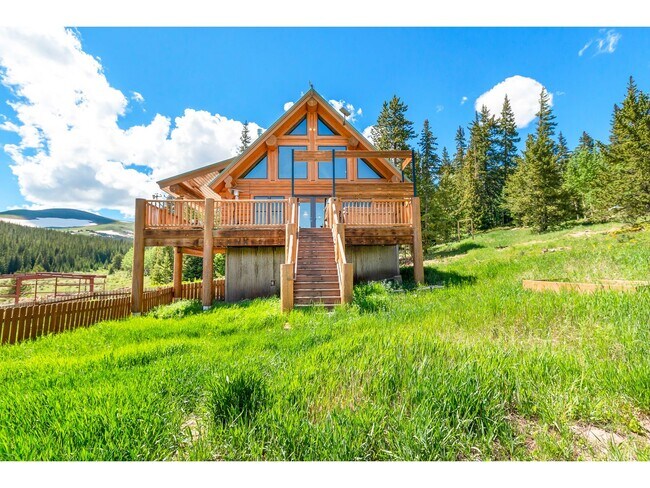 Building Photo - Beautiful Home on 10 Actre
