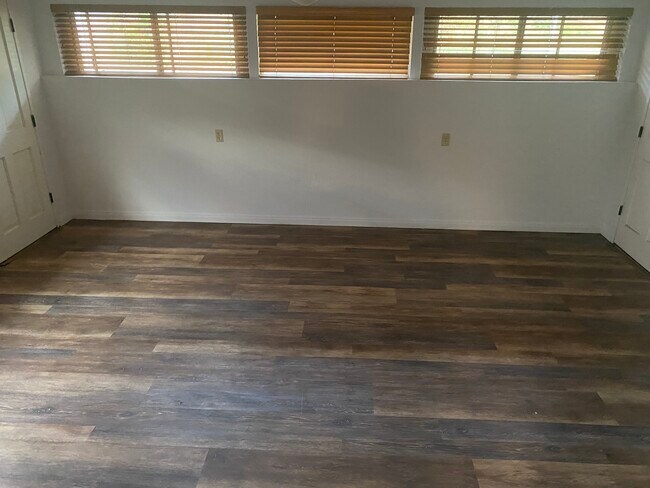 Foto del edificio - 2418 Edding Dr