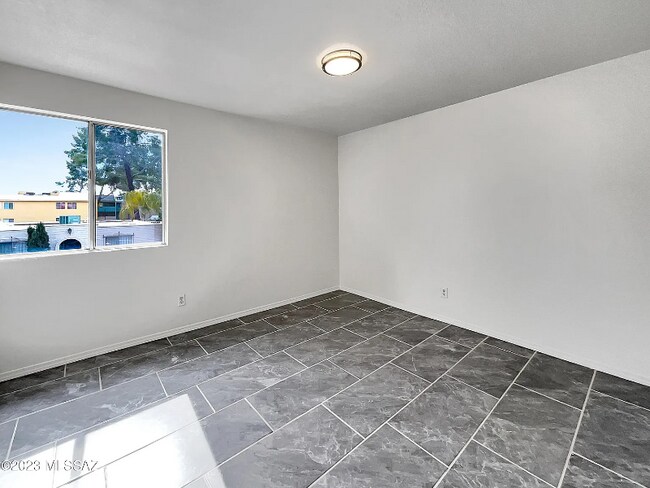 Foto del edificio - 816 S Langley Ave