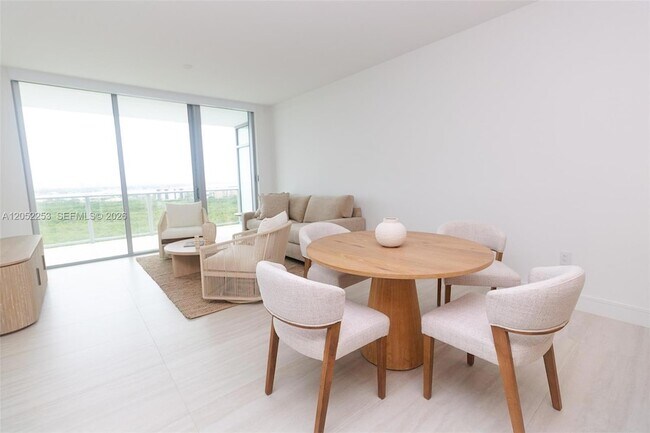 Foto del edificio - 2411 Laguna Cir