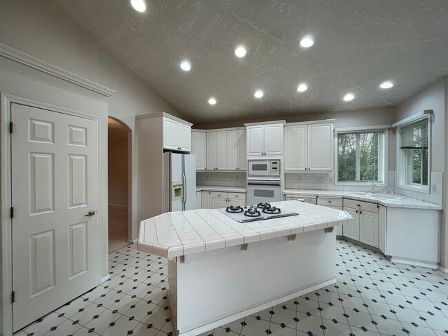 Foto del edificio - Clackamas Ranch 3 bedroom 2 bathroom - W/D...