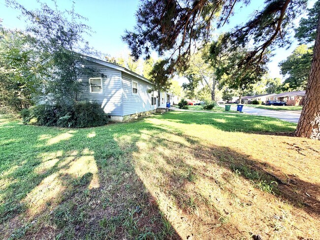Foto del edificio - 213 Meadow Park Dr