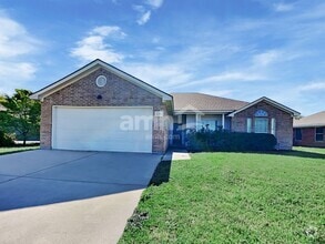 Building Photo - 221 Willow Creek Dr
