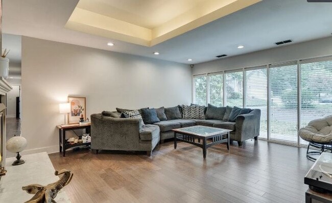 Building Photo - 5213 Pimlico Dr