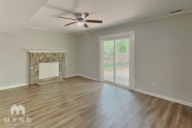 Foto del edificio - 6815 Saddle Ridge Rd