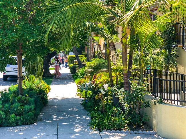 Foto del edificio - 2027 Beloit Ave