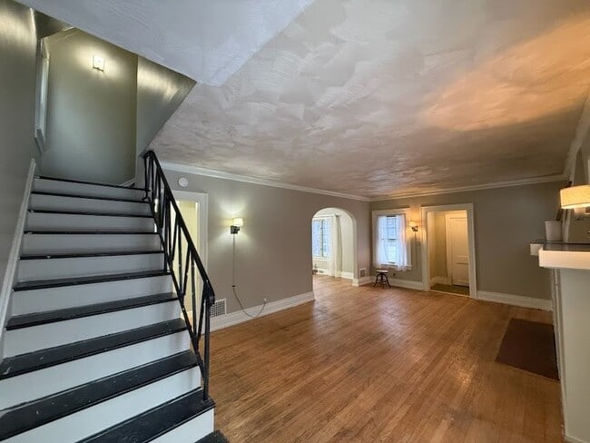 Photo - 721 Salt Springs Rd House