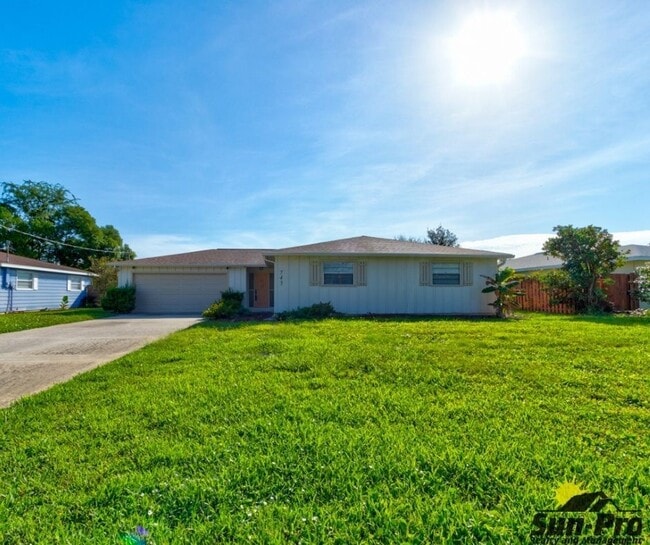 Photo - 743 Knollview Boulevard House