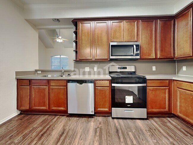 Foto del edificio - 156 Weston Ct