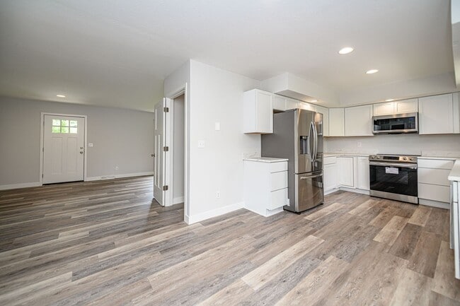Building Photo - UTILITIES INCLUDED! GEORGETOWN Duplex - SW...