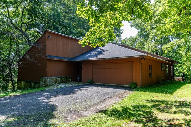 Building Photo - 230 E Litchfield Rd