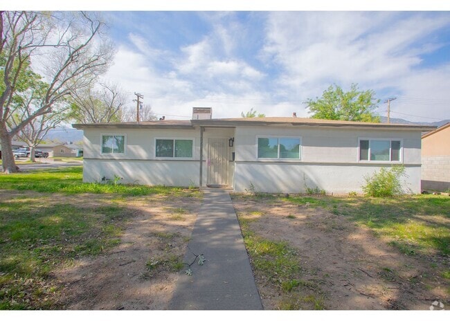 Building Photo - 496 W 48th St