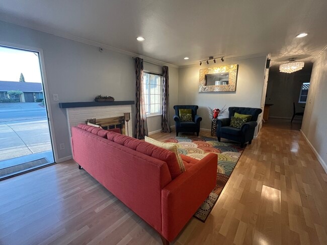 Building Photo - 622 Clauser Dr