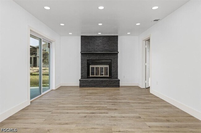 Foto del edificio - 6043 Birnam Wood Ln
