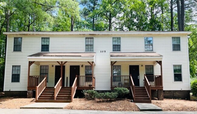 Building Photo - 105 East Circle Drive Triplex