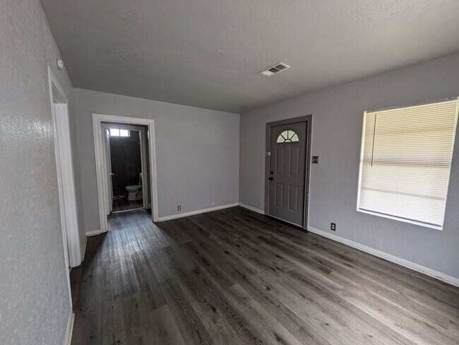 Building Photo - 3885 Park St