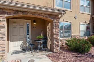 Building Photo - 3155 S Hidden Valley Dr