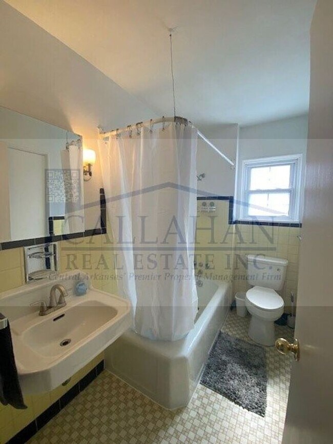 Building Photo - Furnished Long term apartment in Park Hill!!