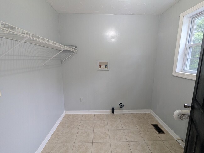 Foto del edificio - 608 Woodyard Rd
