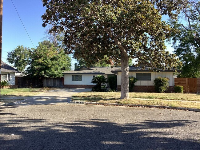 Foto del edificio - 4648 N 6th St