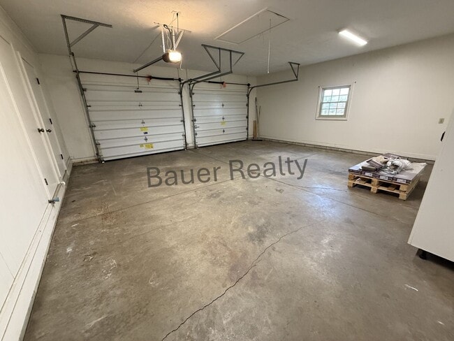 Building Photo - Beautiful County Setting