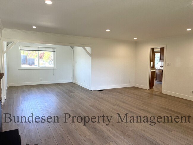 Foto del edificio - 7345 Stony Point Rd