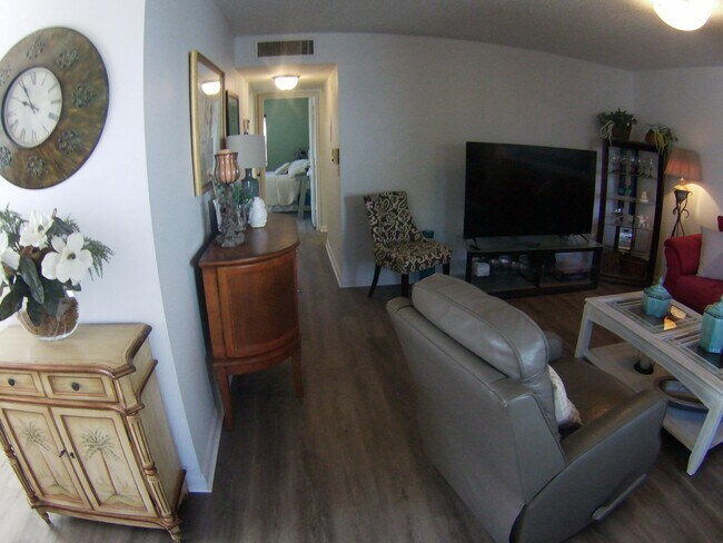 Foto del edificio - 571 Capri L