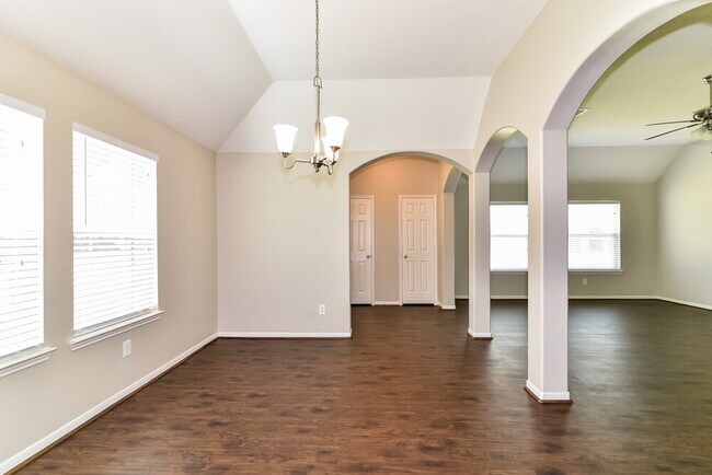 Foto del edificio - 3705 Burwood Ct