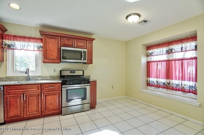 Building Photo - 291 Plum Dr