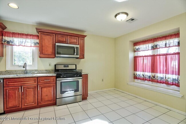 Building Photo - 291 Plum Dr
