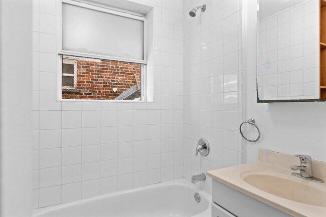 Building Photo - 110 Rue Willibrord