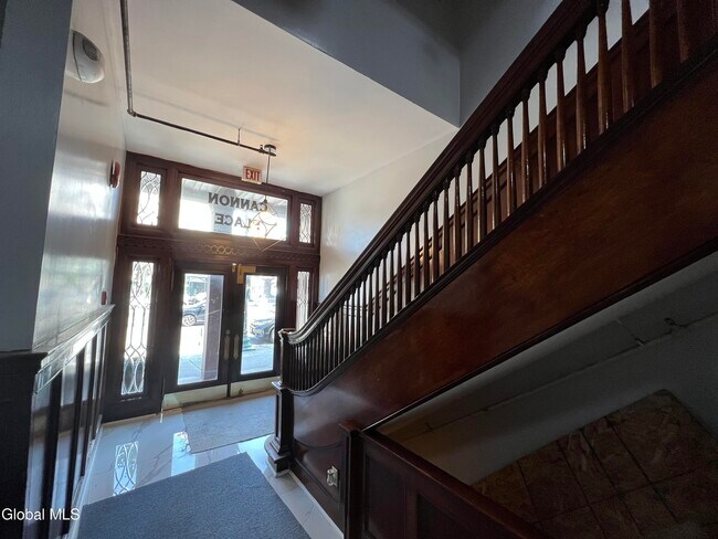 Building Photo - 5 Broadway