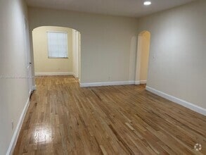 Building Photo - 815 W 40th St