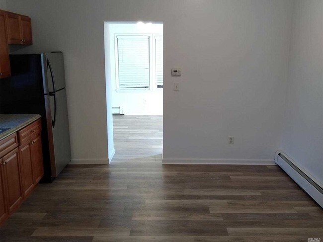 Building Photo - 408 S Strong Ave