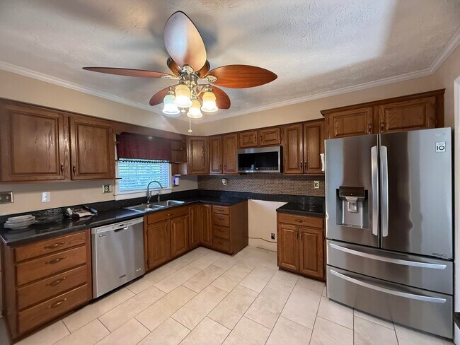 Foto del edificio - 3924 Gladman Way
